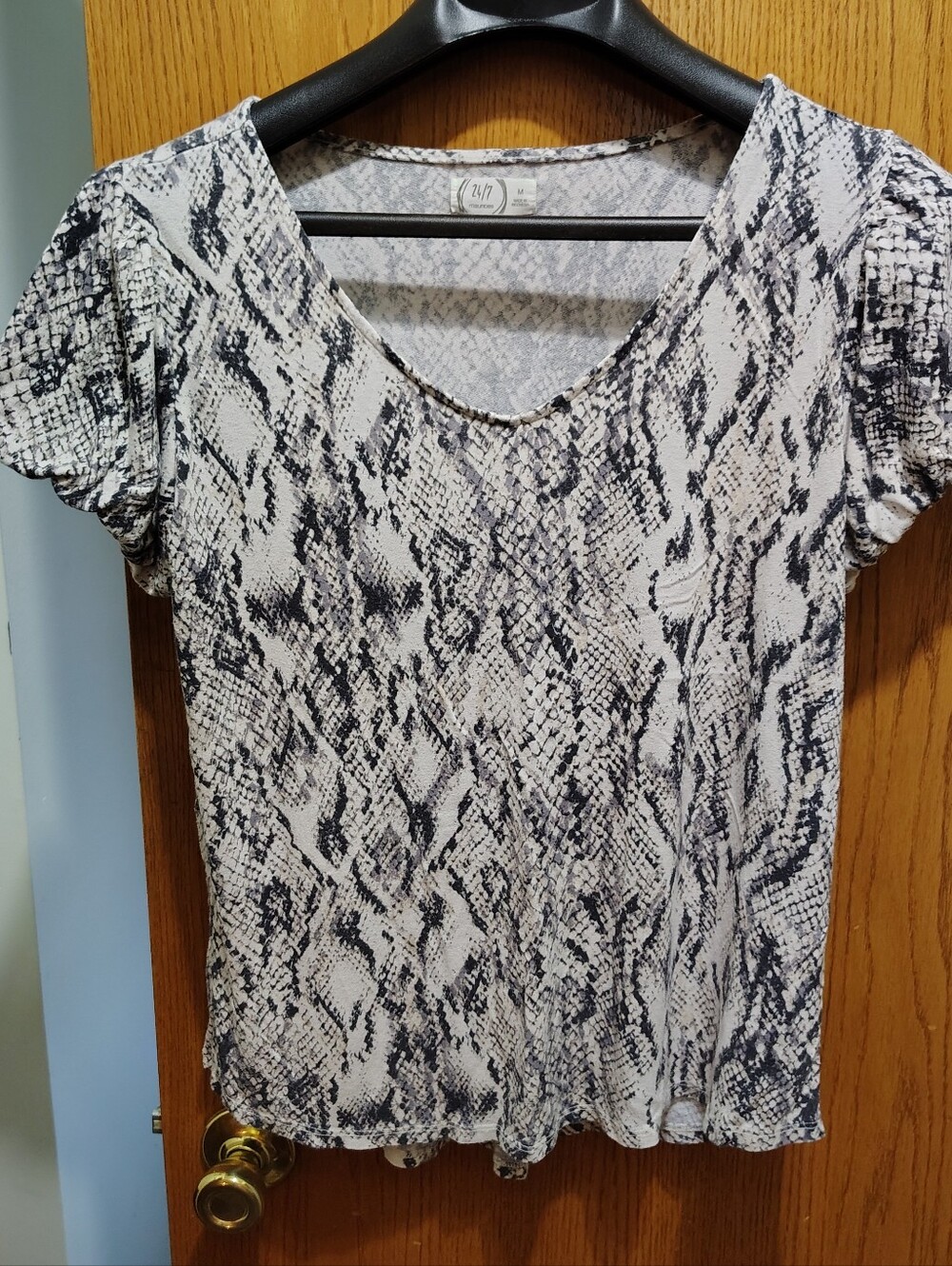 Black & White Snake Print Scoop Neck Top